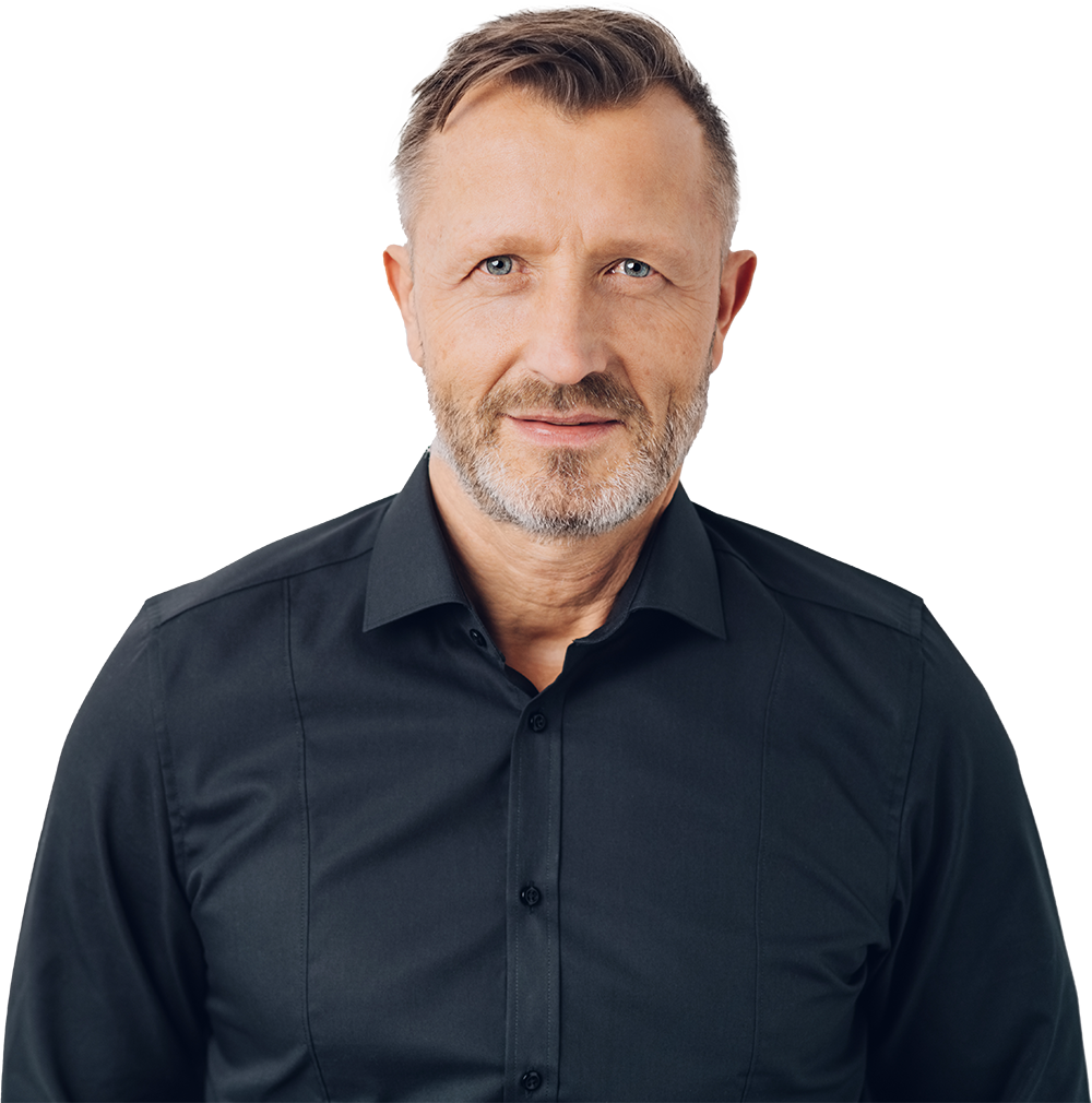 Portrait d’un homme regardant l’appareil photo